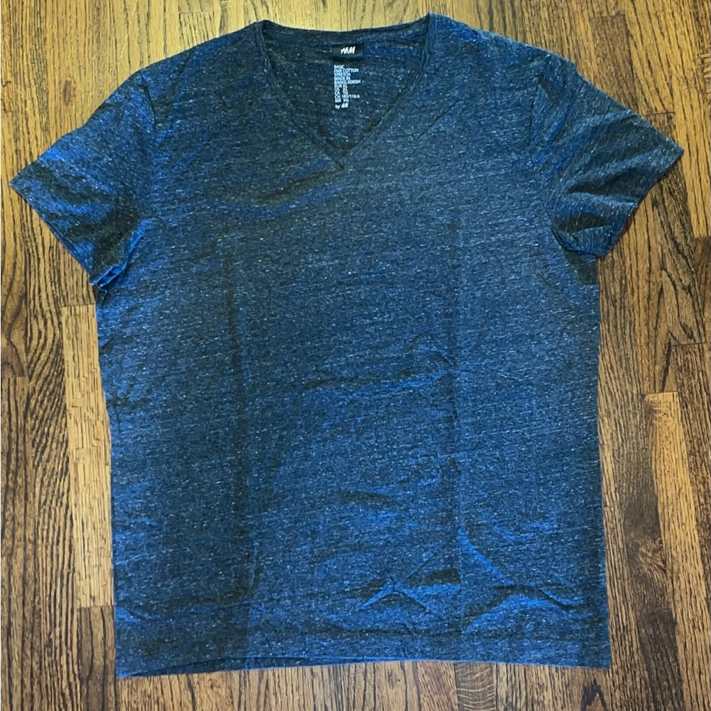 HM vneck shirt size XL